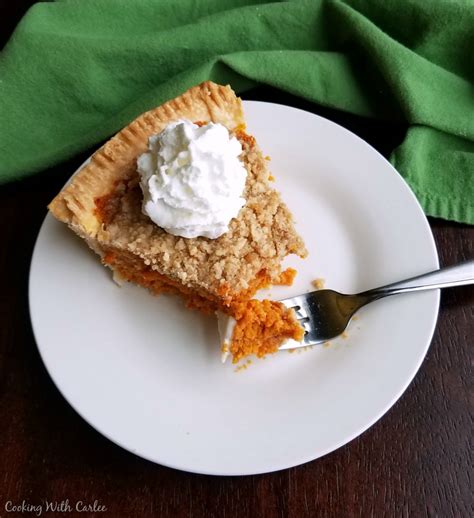 cinnamon-streusel-topped-carrot-pie-cooking-with image