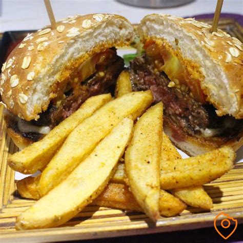10-best-burgers-in-bangkok-2022-most-updated-article image