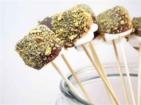 smores-pops-marshmallows-chocolate-and-graham image