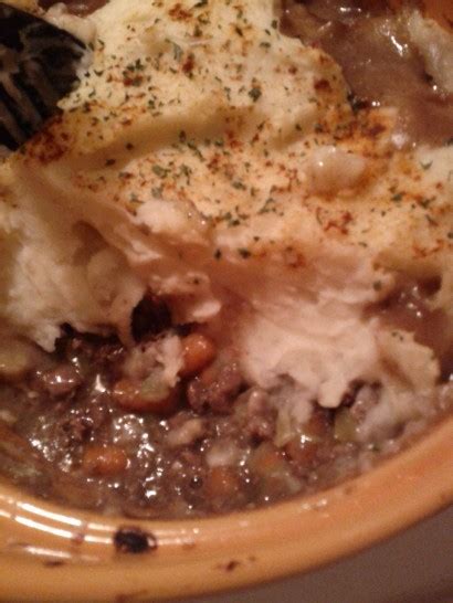 shepherds-pie-with-garlic-mashed-potatoes-tasty image