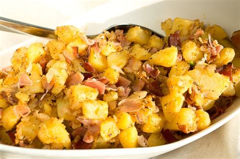 crispy-pan-fried-potatoes-with-bacon-delicious-meets image