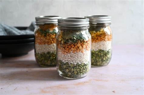 34-mason-jar-dry-soup-mixes-recipes-easy-gift-in-a-jar image