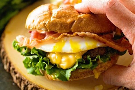fried-egg-burger-gimme-some-grilling image