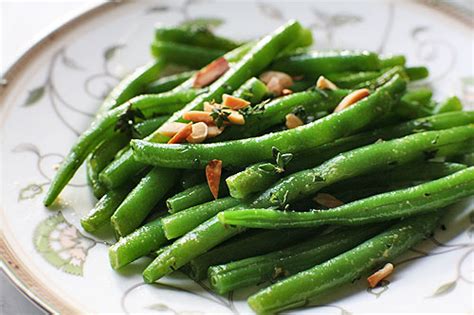 green-beans-with-almonds-and-thyme image