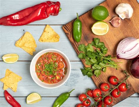 homemade-salsa-recipe-ideas-under-86-calories image