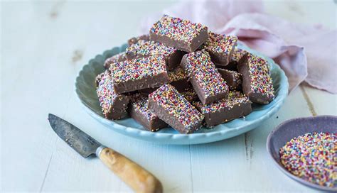 easy-microwave-chocolate-freckle-fudge-queen-fine image