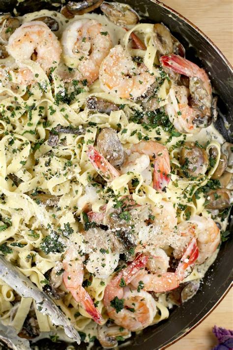 creamy-pesto-shrimp-pasta-ericas-recipes-romantic image