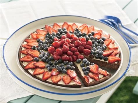 brownies-and-berries-dessert-pizza image