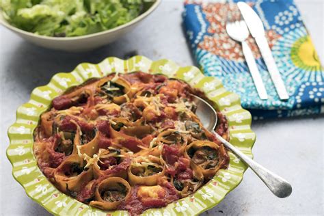vegan-rotolo-with-spinach-and-mushrooms-cook image