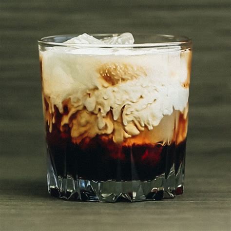 white-russian-cocktail-recipe-liquorcom image