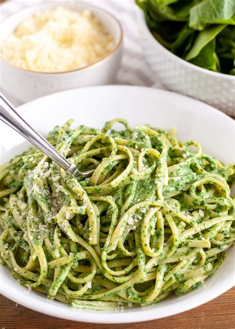 green-pasta-sauce image