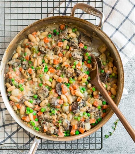 vegetarian-pot-pie-healthy-and-satisfying image