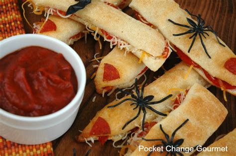 fun-halloween-food-ideas-spooky-witches-fingers image
