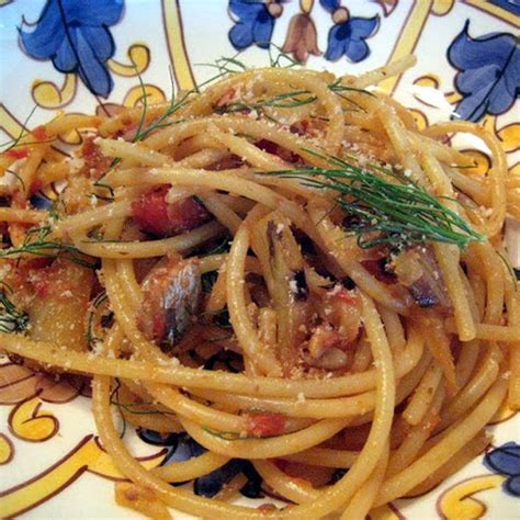 pasta-con-le-sarde-bucatini-with-sardines-food52 image