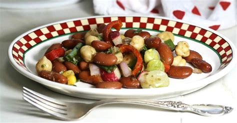 garbanzo-bean-salad-mediterranean-chickpea-salad image