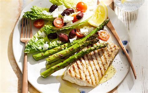 grilled-fish-with-asparagus-recipe-new-idea-magazine image