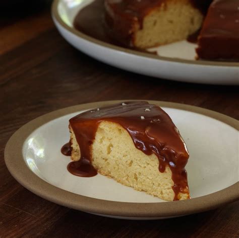 vanilla-bean-cake-with-salted-caramel-sauce image