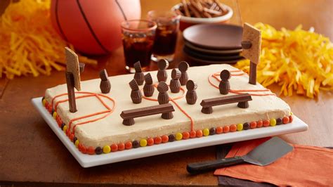 hersheys-basketball-court-cake image