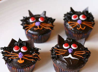 black-cat-cupcakes-readers-digest-canada image