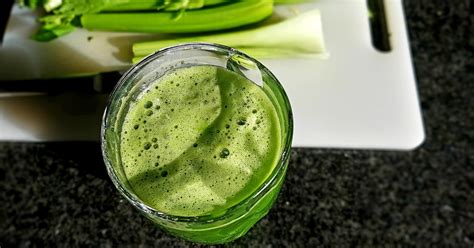 celery-juice-benefits-and-recipes-for-the-keto-diet image