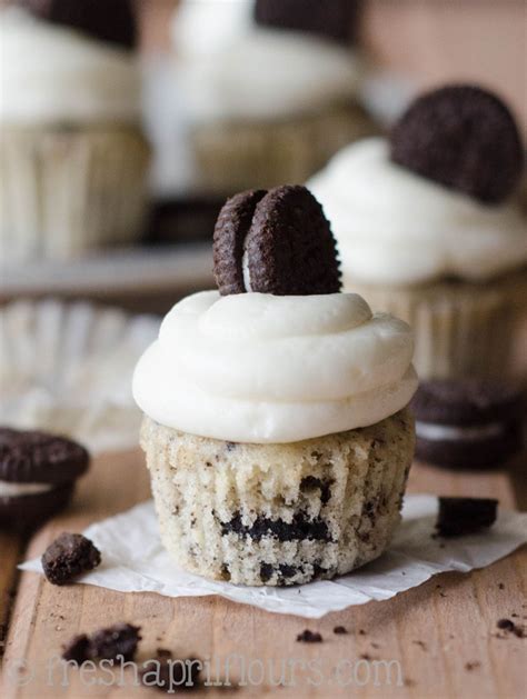 mini-cookies-and-cream-cupcakes-fresh-april-flours image