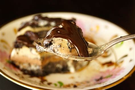 individual-coffee-chocolate-mud-pies-cooking-on-the image