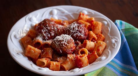ricotta-meatballs-with-simple-tomato-sauce-giangis image