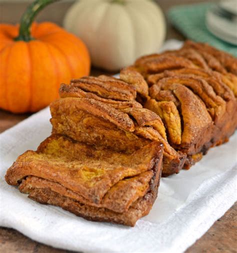 pumpkin-pull-apart-bread-well-plated-by-erin image