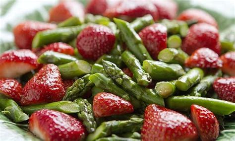 asparagus-and-strawberry-salad-with-balsamic image