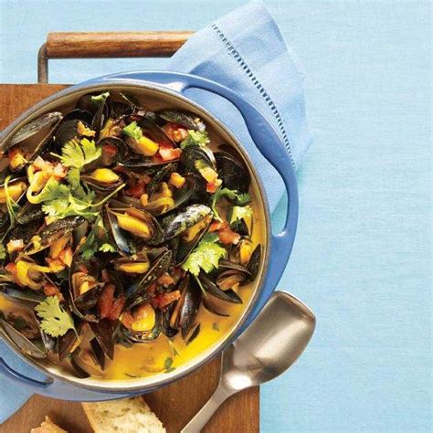 curried-coconut-mussels-recipe-chatelainecom image