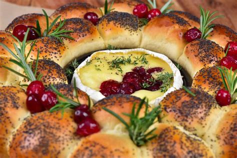 dinner-roll-baked-camembert-wreath-pull-apart-dough image