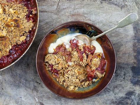 6-delicious-rhubarb-dessert-ideas-saga image