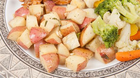 rosemary-wine-potatoes-italian-mediterranean-diet image