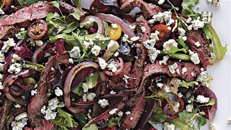 steak-salad-with-grilled-red-onions image