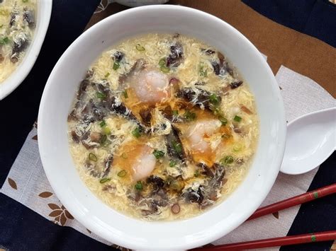 simple-egg-drop-soup-recipe-with-seaweed-souper image