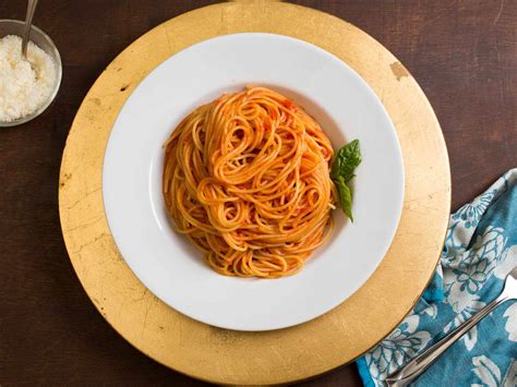 the-best-fresh-tomato-sauce-recipe-serious-eats image