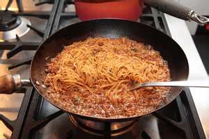 cellophane-noodles-with-minced-pork-cooking-with image