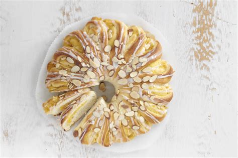 apricot-almond-tea-ring-recipe-bakepedia image