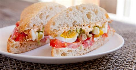 egg-and-tomato-sandwich-for-breakfast-macheesmo image
