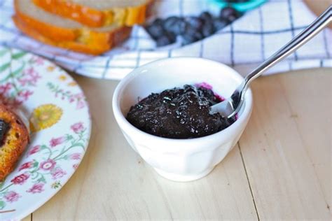 homemade-blueberry-preserves-without-pectin-against image