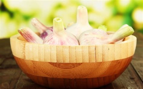 medicine-in-a-bowl-52-clove-garlic-defeats-colds-and-flus image