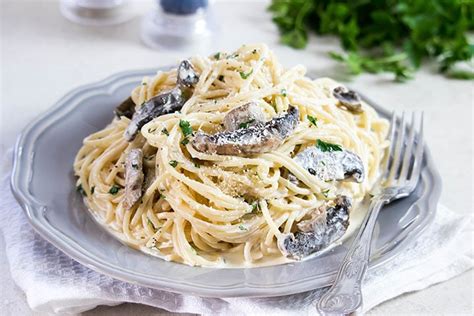 creamy-mushroom-spaghetti-errens-kitchen image