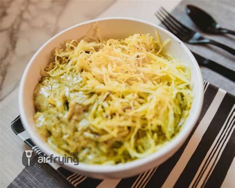 how-to-cook-spaghetti-squash-in-the-air-fryer image