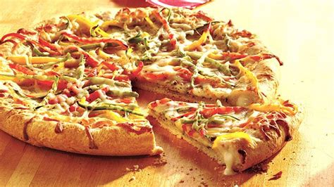 easy-bisquick-pizzas-bettycrockercom image