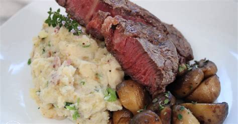 10-best-garlic-mashed-potatoes-with-steak image