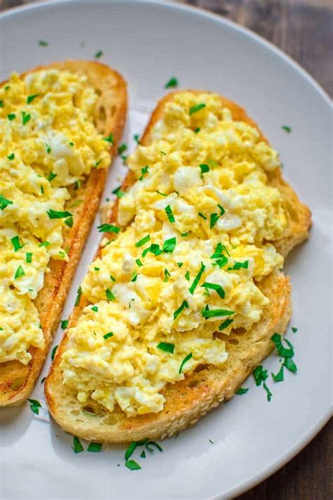 the-best-scrambled-egg-toast-cooktoria image