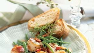 scallops-and-haricots-verts-with-creamy-bacon-vinaigrette image