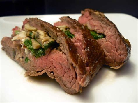 mushroom-and-spinach-stuffed-flank-steak-lifes image
