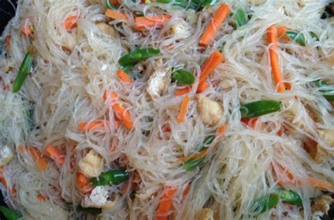 vegetarian-pancit-bihon-filipino-fried-noodles image