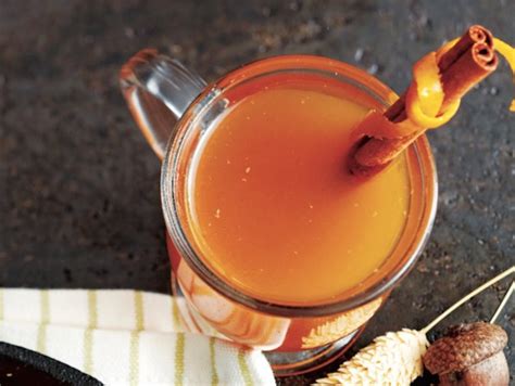 3-easy-ways-to-make-a-hot-toddy-cocktail-chatelaine image